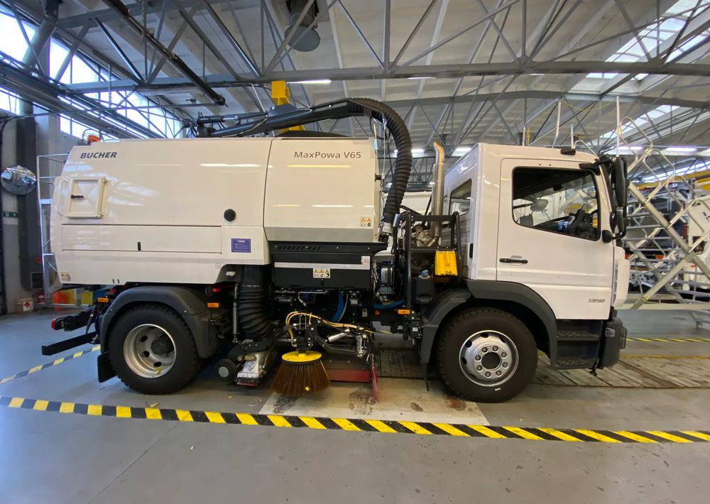 Mercedes-Benz Atego 1318 LKO Zamiatarka - Truk sampah: gambar 1 Mercedes-Benz Atego 1318 LKO Zamiatarka - Truk sampah: gambar 1