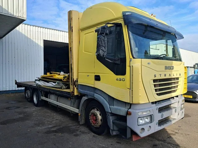 Iveco Stralis 430 , 6x2 , Manual Gearbox , Euro 3 - Truk dengan terpal samping: gambar 4 Iveco Stralis 430 , 6x2 , Manual Gearbox , Euro 3 - Truk dengan terpal samping: gambar 4