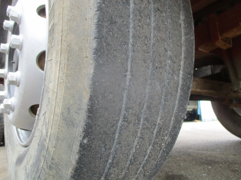 Truk jungkit MAN 26.321 6x4 , 3 way tipper , ZF Manual , Spring suspension: gambar 15 Truk jungkit MAN 26.321 6x4 , 3 way tipper , ZF Manual , Spring suspension: gambar 15