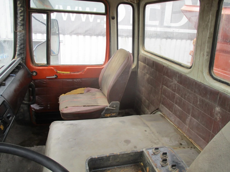 Truk jungkit MAN 26.321 6x4 , 3 way tipper , ZF Manual , Spring suspension: gambar 13 Truk jungkit MAN 26.321 6x4 , 3 way tipper , ZF Manual , Spring suspension: gambar 13