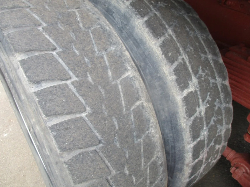 Truk jungkit MAN 26.321 6x4 , 3 way tipper , ZF Manual , Spring suspension: gambar 18 Truk jungkit MAN 26.321 6x4 , 3 way tipper , ZF Manual , Spring suspension: gambar 18