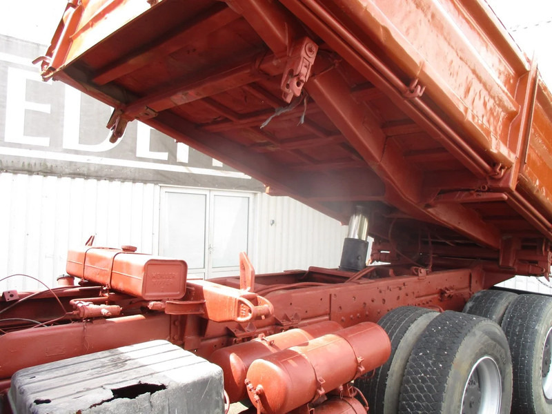 Truk jungkit MAN 26.321 6x4 , 3 way tipper , ZF Manual , Spring suspension: gambar 10 Truk jungkit MAN 26.321 6x4 , 3 way tipper , ZF Manual , Spring suspension: gambar 10