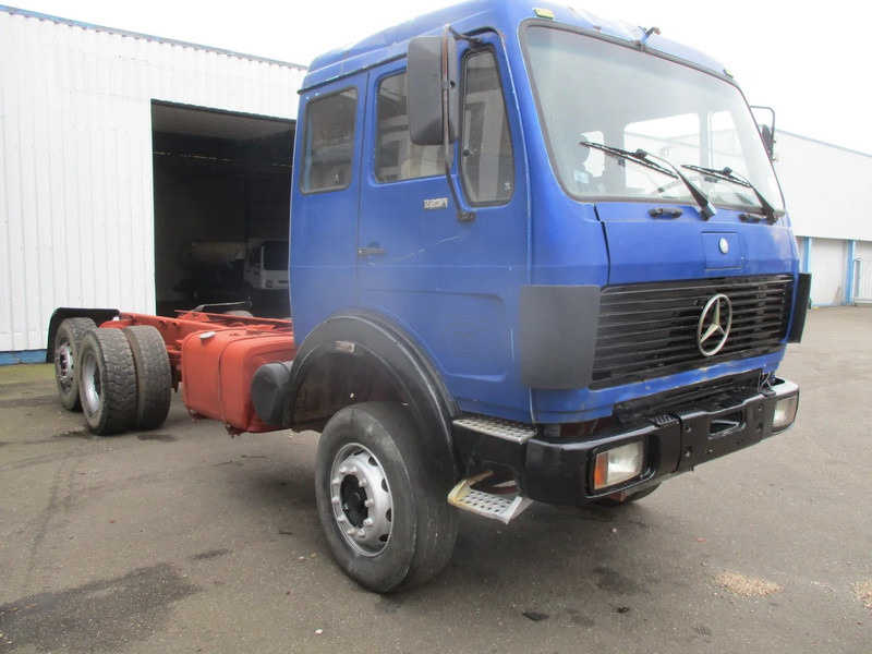 Mercedes-Benz 2435 ,V8 , Bi Turbo, 6x2 , Spring Suspension, Airco - Truk sasis: gambar 4 Mercedes-Benz 2435 ,V8 , Bi Turbo, 6x2 , Spring Suspension, Airco - Truk sasis: gambar 4