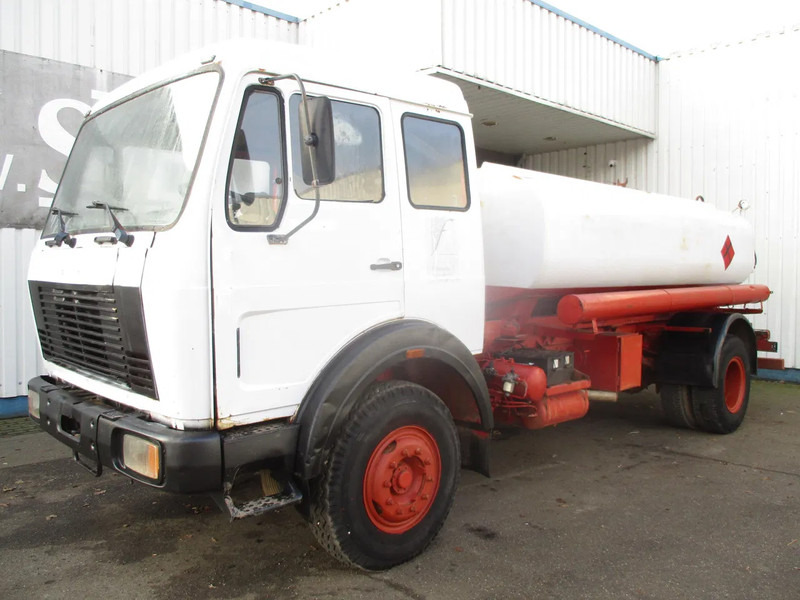 Mercedes-Benz FAP 1620 BD , Fuel truck , 4x2 , Manual , Spring suspension - Truk tangki: gambar 1 Mercedes-Benz FAP 1620 BD , Fuel truck , 4x2 , Manual , Spring suspension - Truk tangki: gambar 1
