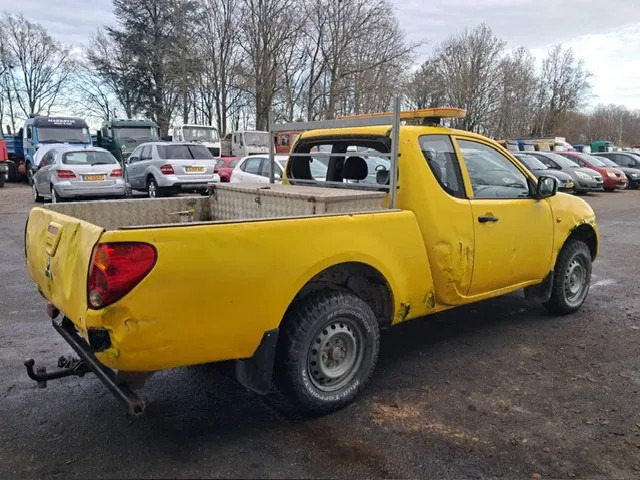 Mitsubishi L200 , 4x4 , 2.5 Di-D , Club cab - Mobil: gambar 2 Mitsubishi L200 , 4x4 , 2.5 Di-D , Club cab - Mobil: gambar 2