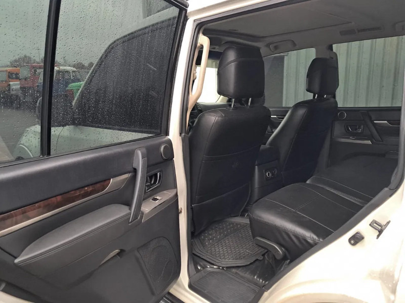 Mobil Mitsubishi Pajero GLS 3.5 - V6 , 4x4 , 7 Pers., Full Option: gambar 17