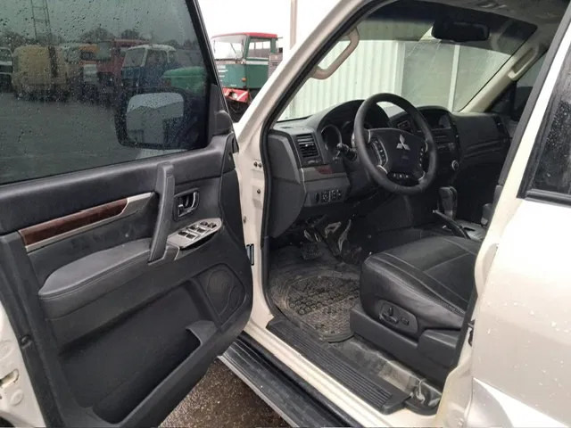 Mobil Mitsubishi Pajero GLS 3.5 - V6 , 4x4 , 7 Pers., Full Option: gambar 15