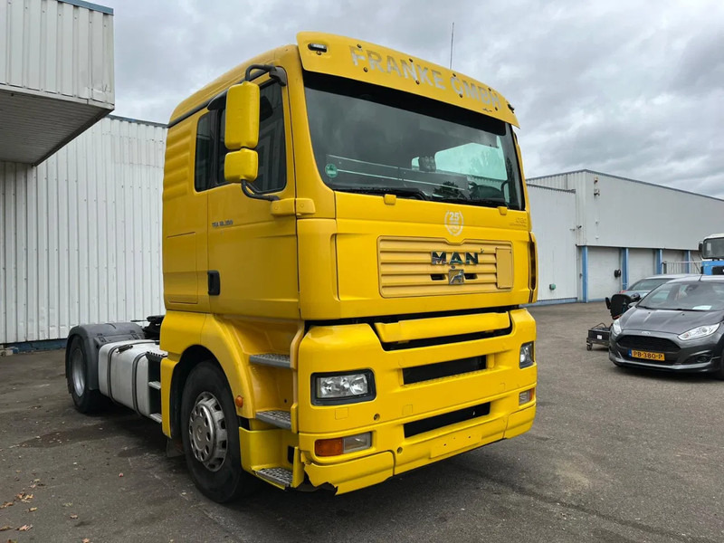 MAN TGA 18-390 , Manual Gearbox , Airco , PTO , Tipper hydraulics - Tractor head: gambar 4 MAN TGA 18-390 , Manual Gearbox , Airco , PTO , Tipper hydraulics - Tractor head: gambar 4