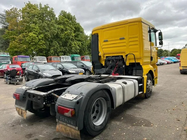 MAN TGA 18-390 , Manual Gearbox , Airco , PTO , Tipper hydraulics - Tractor head: gambar 3 MAN TGA 18-390 , Manual Gearbox , Airco , PTO , Tipper hydraulics - Tractor head: gambar 3