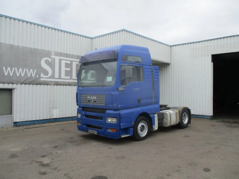 MAN TGA , FOR PARTS ONLY , NO ENGINE AND GEARBOX - Tractor head: gambar 1 MAN TGA , FOR PARTS ONLY , NO ENGINE AND GEARBOX - Tractor head: gambar 1