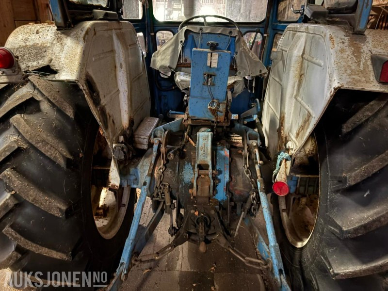 1975 FORD 4000 MED FRONTLASTER - Traktor: gambar 4 1975 FORD 4000 MED FRONTLASTER - Traktor: gambar 4