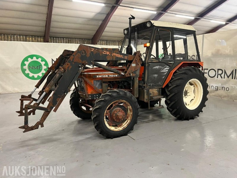 1983 Zetor 7045 - Traktor: gambar 1 1983 Zetor 7045 - Traktor: gambar 1