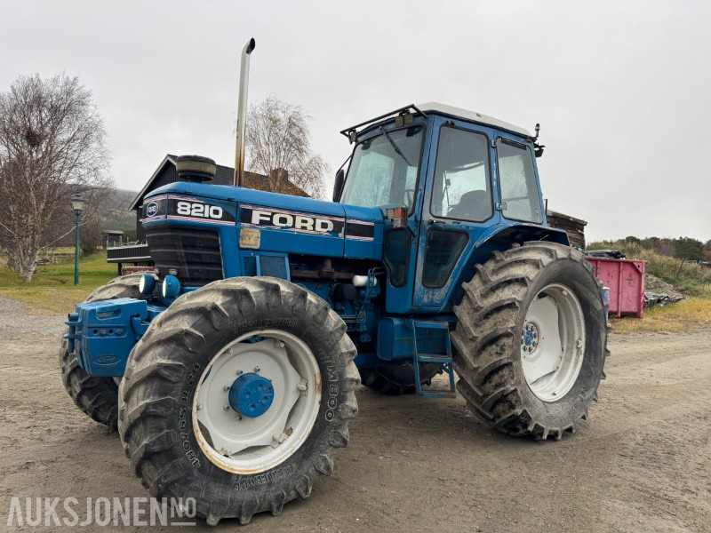 1985 Ford 8210 FWD traktor - Traktor: gambar 1 1985 Ford 8210 FWD traktor - Traktor: gambar 1