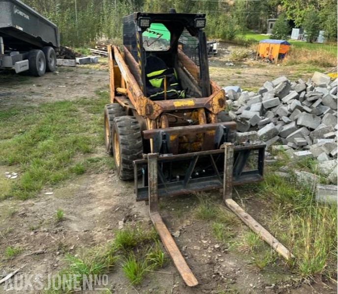 1990 Mustang 940 kompaktlaster med Pallegafler og skuff - Skid steer: gambar 2 1990 Mustang 940 kompaktlaster med Pallegafler og skuff - Skid steer: gambar 2