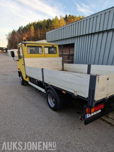 1994 Mercedes-Benz vario 611D lav km stand 9000km med kran - Truk flatbed: gambar 4 1994 Mercedes-Benz vario 611D lav km stand 9000km med kran - Truk flatbed: gambar 4