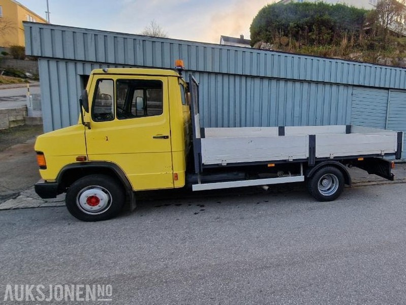 1994 Mercedes-Benz vario 611D lav km stand 9000km med kran - Truk flatbed: gambar 1 1994 Mercedes-Benz vario 611D lav km stand 9000km med kran - Truk flatbed: gambar 1