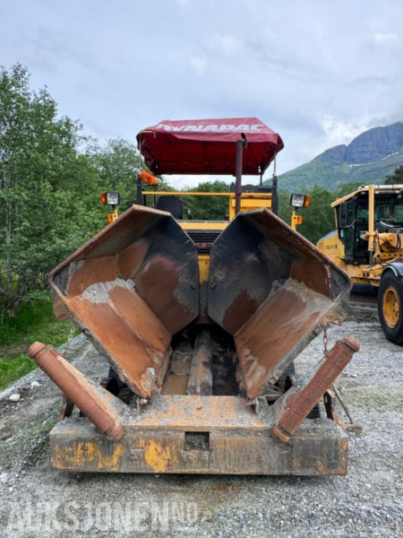 1995 Dynapac F8 - 4W - Asfaltutlegger - Gått 2921 timer - 1 Eier - Membangun inventaris: gambar 4 1995 Dynapac F8 - 4W - Asfaltutlegger - Gått 2921 timer - 1 Eier - Membangun inventaris: gambar 4