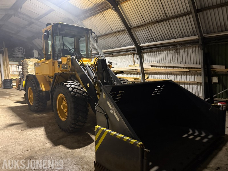 1996 Volvo L70C - Klappvinge - Sentralsmøring - 18 290t - Wheel loader: gambar 3 1996 Volvo L70C - Klappvinge - Sentralsmøring - 18 290t - Wheel loader: gambar 3