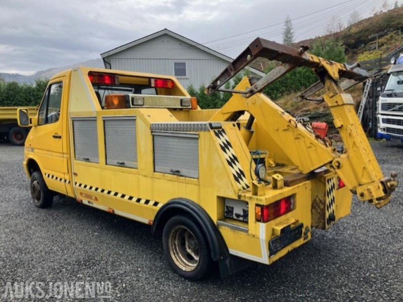 1999 Mercedes-Benz Sprinter 412 4x4 Redningsbil med briller og vinsj - Truk pemadam kebakaran: gambar 5 1999 Mercedes-Benz Sprinter 412 4x4 Redningsbil med briller og vinsj - Truk pemadam kebakaran: gambar 5