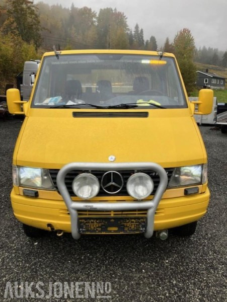 1999 Mercedes-Benz Sprinter 412 4x4 Redningsbil med briller og vinsj - Truk pemadam kebakaran: gambar 2 1999 Mercedes-Benz Sprinter 412 4x4 Redningsbil med briller og vinsj - Truk pemadam kebakaran: gambar 2