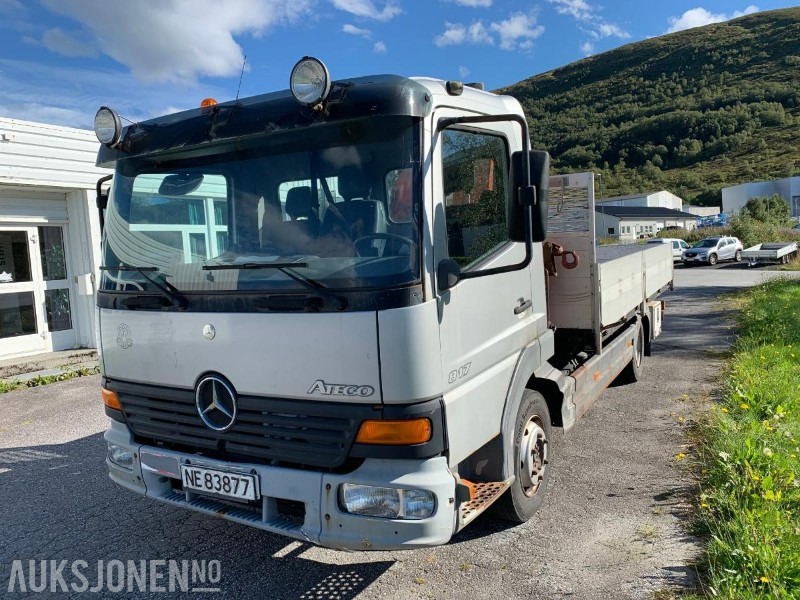 2001 Mercedes-Benz 817L/36AT - 7500 kg - Liten lastebil med kran - Truk flatbed: gambar 1 2001 Mercedes-Benz 817L/36AT - 7500 kg - Liten lastebil med kran - Truk flatbed: gambar 1