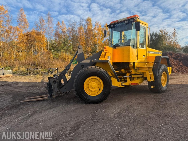 2001 Volvo L90D HJULLASTER SERVICEHISTORIKK 3.FUNKSJON PALLEGAFFEL 12716 TIMER. - Wheel loader: gambar 3 2001 Volvo L90D HJULLASTER SERVICEHISTORIKK 3.FUNKSJON PALLEGAFFEL 12716 TIMER. - Wheel loader: gambar 3