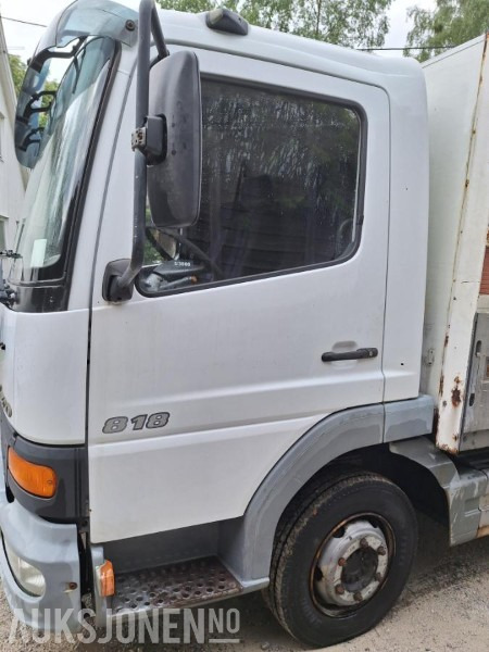 2003 Mercedes-Benz ATEGO 818 planbil 237.000km - Truk flatbed: gambar 3 2003 Mercedes-Benz ATEGO 818 planbil 237.000km - Truk flatbed: gambar 3