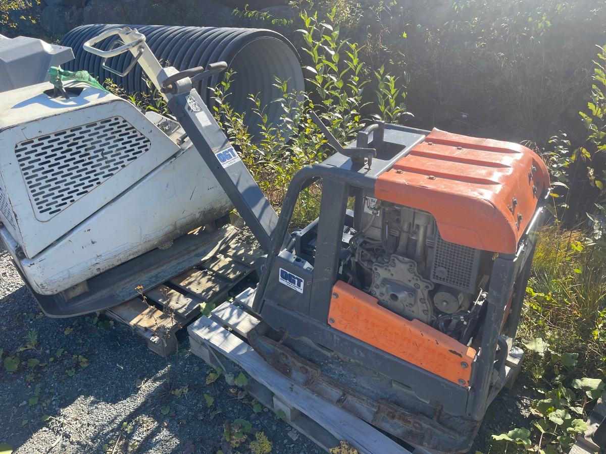 2005 Supra vibroplate - Hoppetusse med Hatz dieselmotor – Reversibel - Roller: gambar 1 2005 Supra vibroplate - Hoppetusse med Hatz dieselmotor – Reversibel - Roller: gambar 1