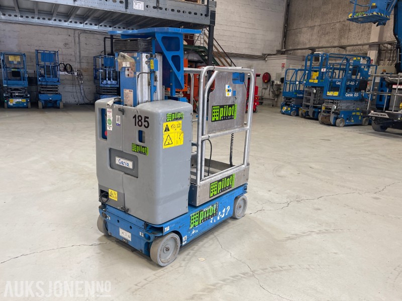 2009 Genie GRC-12 Mastelift - Platform pengangkat: gambar 1 2009 Genie GRC-12 Mastelift - Platform pengangkat: gambar 1