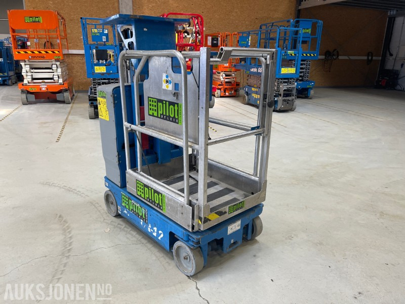 2009 Genie GRC-12 Mastelift - Platform pengangkat: gambar 2 2009 Genie GRC-12 Mastelift - Platform pengangkat: gambar 2
