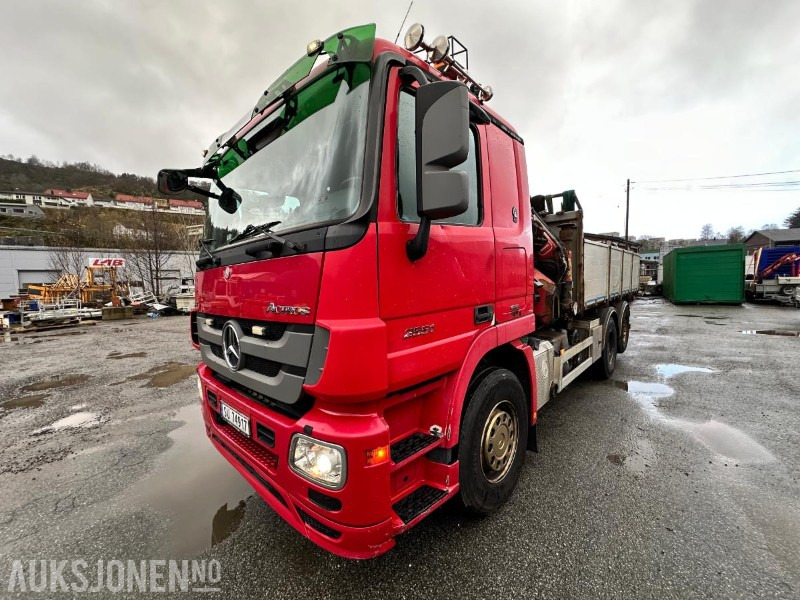 2009 Mercedes-Benz 2551L/42 6X2M Kranbil m/Fassi F235XP kran | Luft foran og bak | Krok og plan, 305520km - Truk derek: gambar 1 2009 Mercedes-Benz 2551L/42 6X2M Kranbil m/Fassi F235XP kran | Luft foran og bak | Krok og plan, 305520km - Truk derek: gambar 1