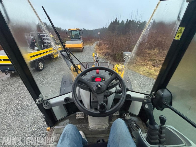 Wheel loader 2010 CAT 906H HJULLASTER. 1596TIMER. SKUFFE. TELLEFSDAL VPL PLOG. HOLMS FEIEKOST. CAT PALLEGAFFLER: gambar 12 Wheel loader 2010 CAT 906H HJULLASTER. 1596TIMER. SKUFFE. TELLEFSDAL VPL PLOG. HOLMS FEIEKOST. CAT PALLEGAFFLER: gambar 12