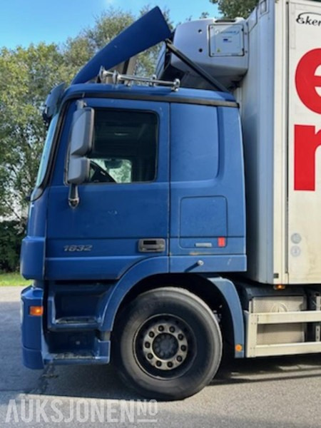 2012 Mercedes-Benz ACTROS skapbil/thermo med frys - Bilen har full service historikk - 573000 km. - Truk box: gambar 4 2012 Mercedes-Benz ACTROS skapbil/thermo med frys - Bilen har full service historikk - 573000 km. - Truk box: gambar 4