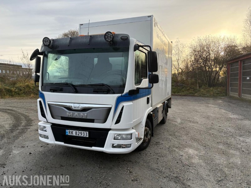 2013 MAN TGL8 220 4X2 Euro6T 3 seter servicevogn C1-reg. - Truk box: gambar 1 2013 MAN TGL8 220 4X2 Euro6T 3 seter servicevogn C1-reg. - Truk box: gambar 1