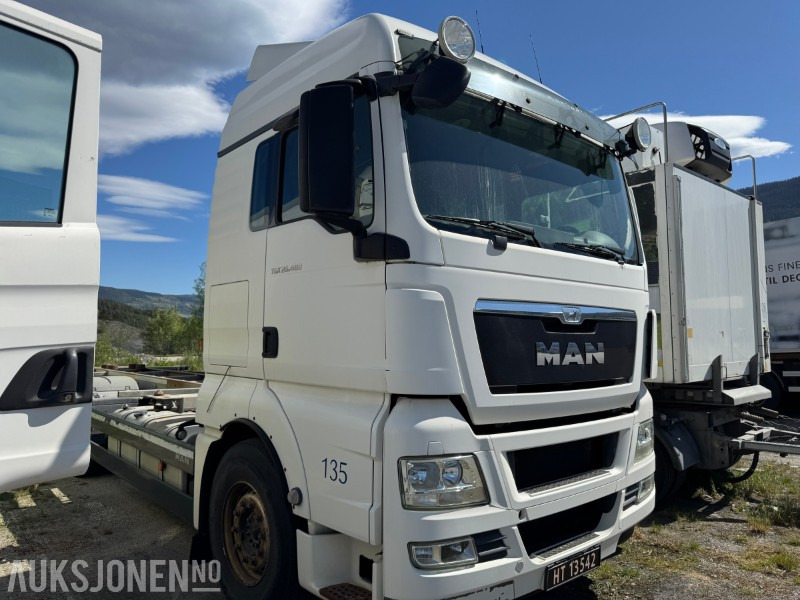 2013 MAN TGX 26.480 chassis med containerfester - Pengangkut kontainer/ Container truck: gambar 3 2013 MAN TGX 26.480 chassis med containerfester - Pengangkut kontainer/ Container truck: gambar 3