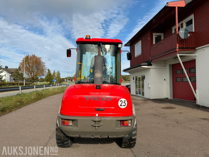 2013 Volvo L30B-Z7X Hjullaster - 6650kg - Ryggekamera - Universalskuff - Pallegafler - Wheel loader: gambar 4 2013 Volvo L30B-Z7X Hjullaster - 6650kg - Ryggekamera - Universalskuff - Pallegafler - Wheel loader: gambar 4