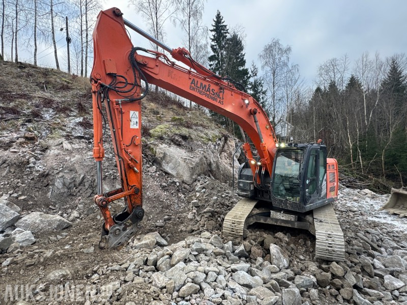 2014 Hitachi ZX225USLC-5B Beltegraver med tiltrotator og pusseskuffe - Ekskavator: gambar 2 2014 Hitachi ZX225USLC-5B Beltegraver med tiltrotator og pusseskuffe - Ekskavator: gambar 2