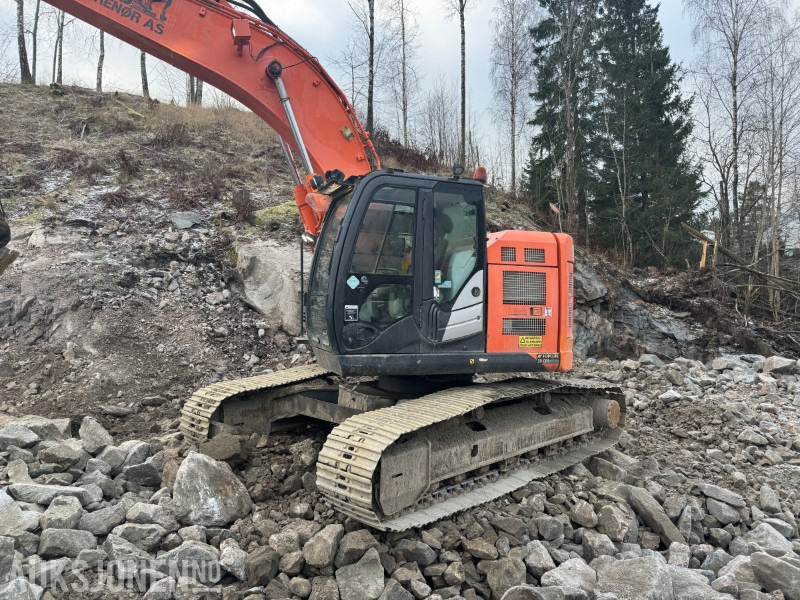 2014 Hitachi ZX225USLC-5B Beltegraver med tiltrotator og pusseskuffe - Ekskavator: gambar 3 2014 Hitachi ZX225USLC-5B Beltegraver med tiltrotator og pusseskuffe - Ekskavator: gambar 3