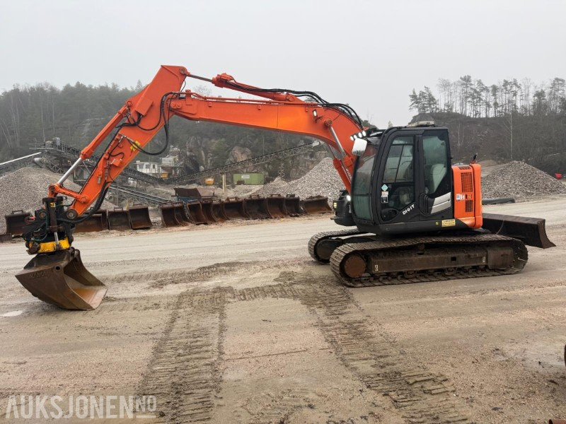 2014 Hitachi Zaxis 135us BELTEGRAVER ENGCON TILTROTATOR SERVICEHISTORIKK SENTRALSMØRING 2 SKUFFER - Ekskavator: gambar 3 2014 Hitachi Zaxis 135us BELTEGRAVER ENGCON TILTROTATOR SERVICEHISTORIKK SENTRALSMØRING 2 SKUFFER - Ekskavator: gambar 3