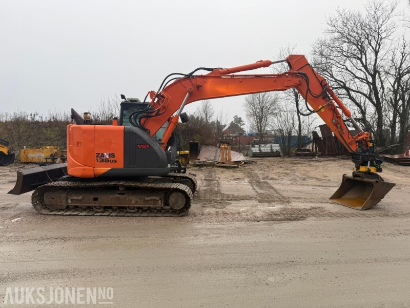 2014 Hitachi Zaxis 135us BELTEGRAVER ENGCON TILTROTATOR SERVICEHISTORIKK SENTRALSMØRING 2 SKUFFER - Ekskavator: gambar 4 2014 Hitachi Zaxis 135us BELTEGRAVER ENGCON TILTROTATOR SERVICEHISTORIKK SENTRALSMØRING 2 SKUFFER - Ekskavator: gambar 4
