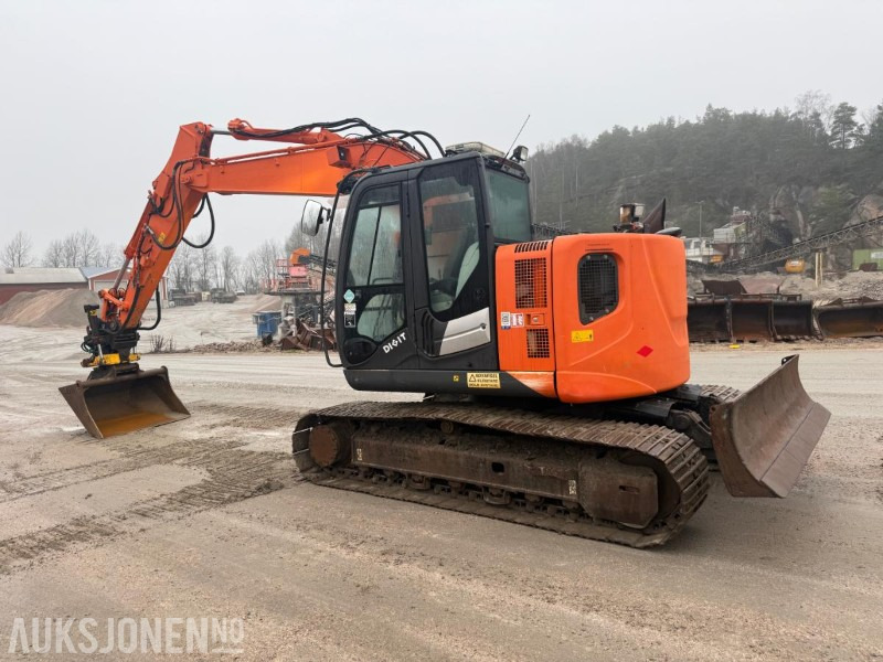 2014 Hitachi Zaxis 135us BELTEGRAVER ENGCON TILTROTATOR SERVICEHISTORIKK SENTRALSMØRING 2 SKUFFER - Ekskavator: gambar 5 2014 Hitachi Zaxis 135us BELTEGRAVER ENGCON TILTROTATOR SERVICEHISTORIKK SENTRALSMØRING 2 SKUFFER - Ekskavator: gambar 5