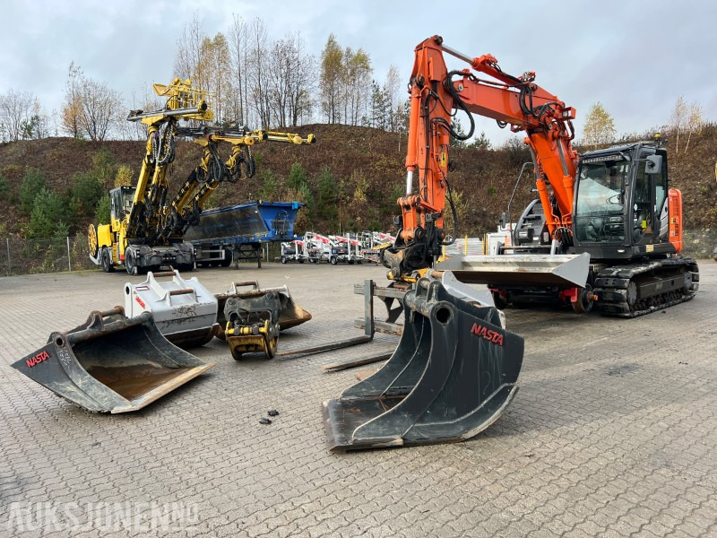 2015 Hitachi ZX135-US Rail maskin med henger, tilt, klype, 6 skuffer, klype - Ekskavator: gambar 1 2015 Hitachi ZX135-US Rail maskin med henger, tilt, klype, 6 skuffer, klype - Ekskavator: gambar 1