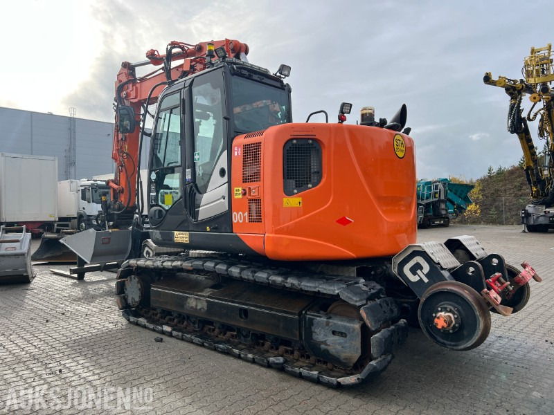 2015 Hitachi ZX135-US Rail maskin med henger, tilt, klype, 6 skuffer, klype - Ekskavator: gambar 3 2015 Hitachi ZX135-US Rail maskin med henger, tilt, klype, 6 skuffer, klype - Ekskavator: gambar 3