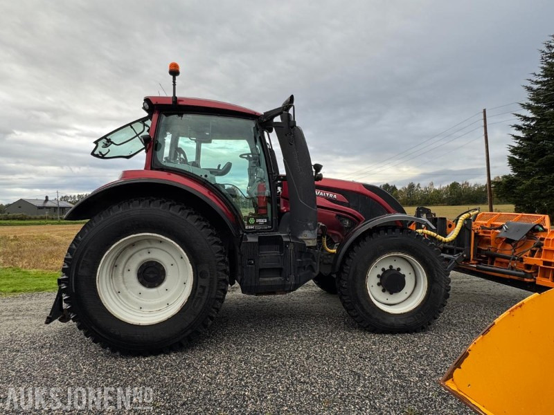 2016 Valtra T174E med Schmidt Tellefsdal U-LS 43.6 plog (2022), Valtra 76 frontlaster og betong lodd - Traktor: gambar 4 2016 Valtra T174E med Schmidt Tellefsdal U-LS 43.6 plog (2022), Valtra 76 frontlaster og betong lodd - Traktor: gambar 4