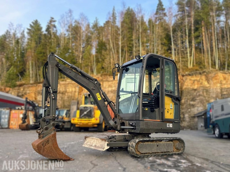 2017 VOLVO EC18D MINIGRAVER 1790 KG SMP GRAVESKUFFE 2358 TIMER - Ekskavator mini: gambar 1 2017 VOLVO EC18D MINIGRAVER 1790 KG SMP GRAVESKUFFE 2358 TIMER - Ekskavator mini: gambar 1