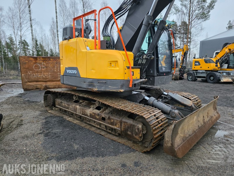2018 Volvo ECR235EL 27 T gravemaskin rototilt med grip 7876 Timer - Ekskavator: gambar 4 2018 Volvo ECR235EL 27 T gravemaskin rototilt med grip 7876 Timer - Ekskavator: gambar 4