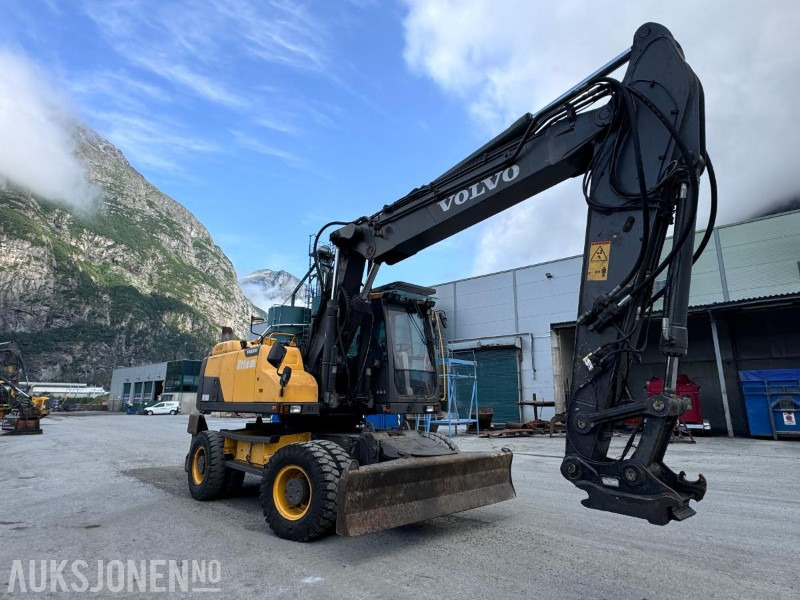 2018 Volvo EW210D Hjulgraver - S70 HK feste - Sentralsmøring - Hammerhydraulikk/tilleggshydraulikk - Multi-X - 1 tannskuffe - Ekskavator: gambar 3 2018 Volvo EW210D Hjulgraver - S70 HK feste - Sentralsmøring - Hammerhydraulikk/tilleggshydraulikk - Multi-X - 1 tannskuffe - Ekskavator: gambar 3
