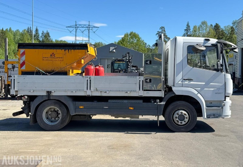 2021 Mercedes-Benz Atego 1530 lappebil/asfaltcontainer/hengsrød plan/adaptiv cruisecontrol/kamera - Truk flatbed: gambar 4 2021 Mercedes-Benz Atego 1530 lappebil/asfaltcontainer/hengsrød plan/adaptiv cruisecontrol/kamera - Truk flatbed: gambar 4