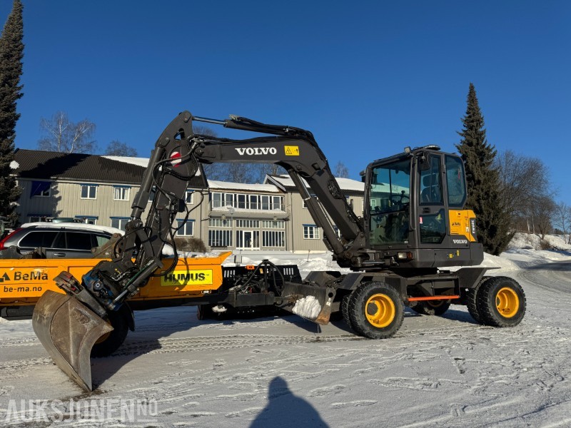 2022 Volvo EW60E HJULGRAVER MED HENGER, TILTROTATOR MED KLYPEKASETT, SKUFFER, SENTRALSMØRING - Ekskavator: gambar 1 2022 Volvo EW60E HJULGRAVER MED HENGER, TILTROTATOR MED KLYPEKASETT, SKUFFER, SENTRALSMØRING - Ekskavator: gambar 1