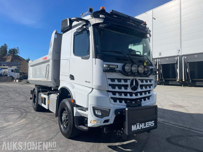 2024 Mercedes-Benz Arocs 1842 4x4 Kombibil m/brøyteopplegg – Kun 13 000 km - Som NY! - Truk jungkit: gambar 1 2024 Mercedes-Benz Arocs 1842 4x4 Kombibil m/brøyteopplegg – Kun 13 000 km - Som NY! - Truk jungkit: gambar 1